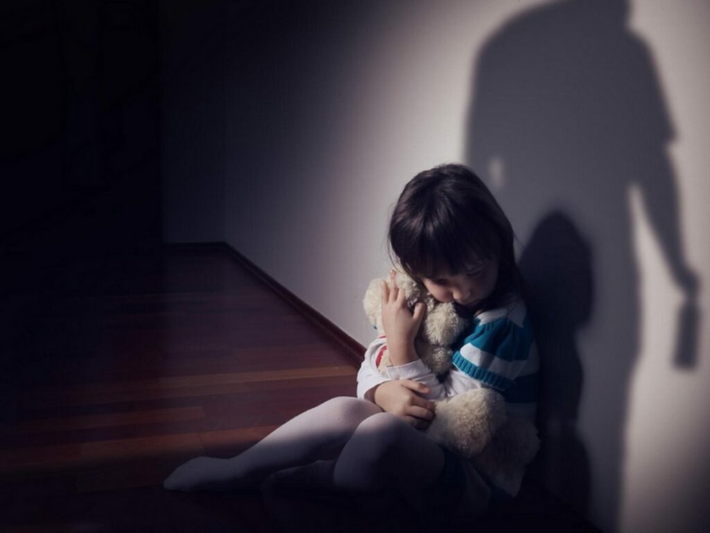 Παιδική κακοποίηση - Εξ αποστάσεως σεμινάριο σύντομης διάρκειας