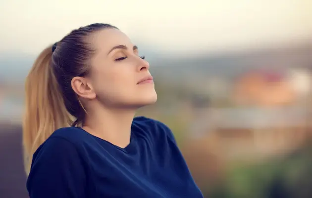 Οι συμμετέχοντες στο online σεμινάριο: Ευεξία και Υγιεινός Τρόπος Ζωής αποκτούν γνώσεις σχετικά με τις αρχές της ευεξίας και της υιοθέτησης ενός υγιεινού τρόπου ζωής. Μαθαίνουν πώς καθημερινές συνήθειες, όπως η σωστή διατροφή, η σωματική δραστηριότητα και η ξεκούραση, μπορούν να συμβάλλουν στη βελτίωση της συνολικής ποιότητας ζωής.